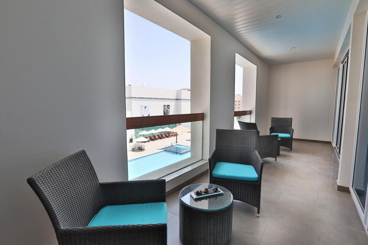 瑞汉希里罗塔纳酒店 艾因 外观 照片 A balcony at the hotel