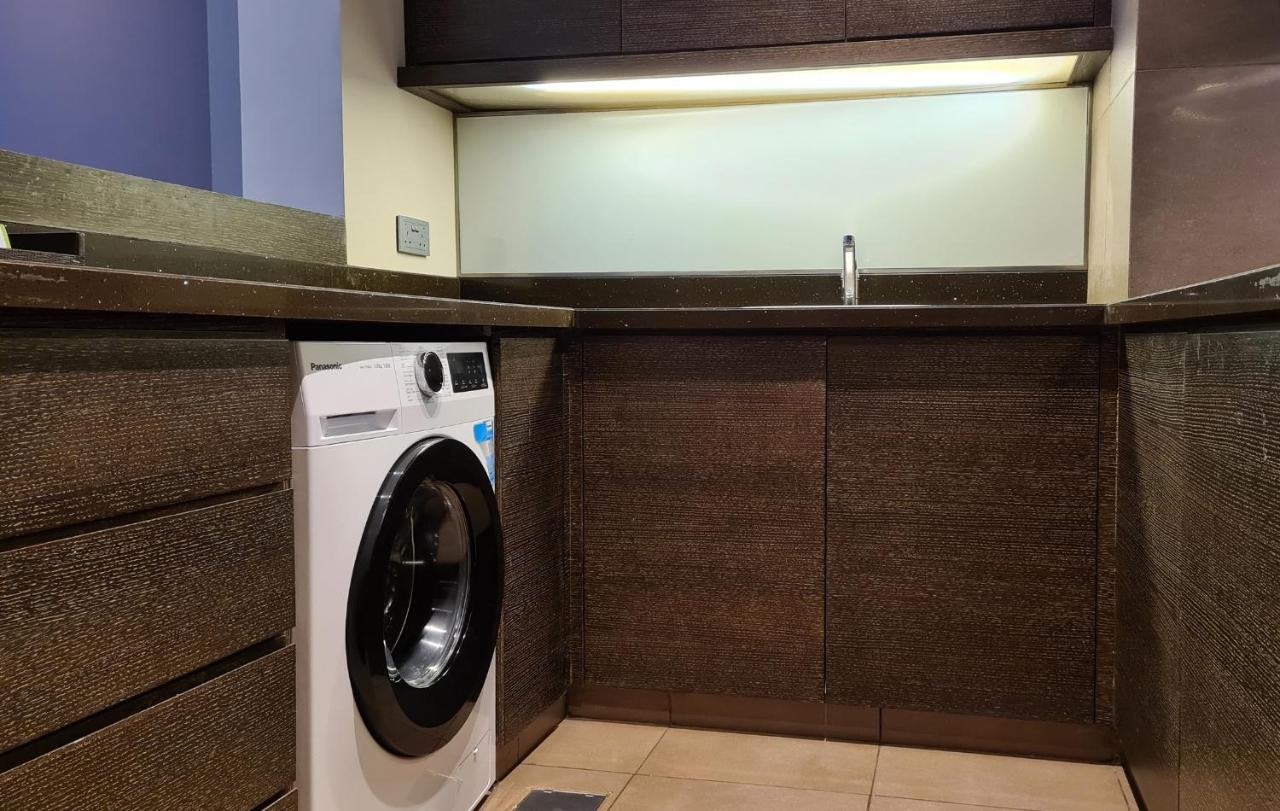 瑞汉希里罗塔纳酒店 艾因 外观 照片 A laundry room