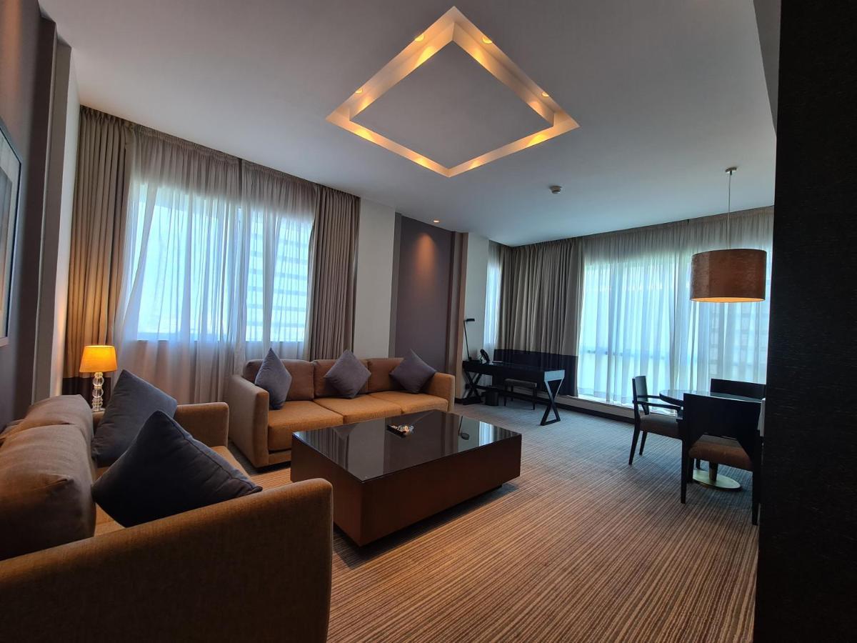 瑞汉希里罗塔纳酒店 艾因 外观 照片 A suite at the hotel