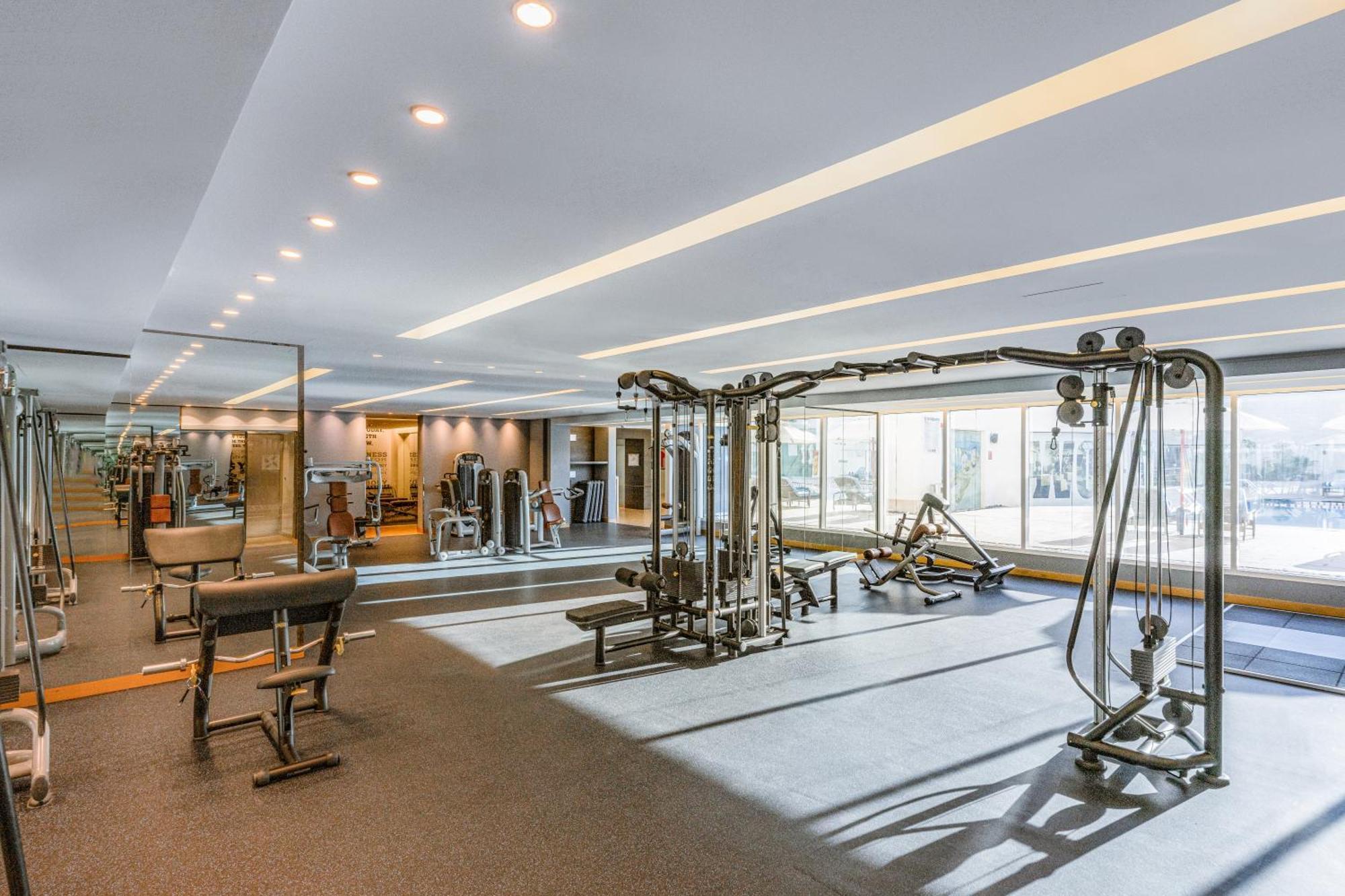 瑞汉希里罗塔纳酒店 艾因 外观 照片 The gym at the hotel