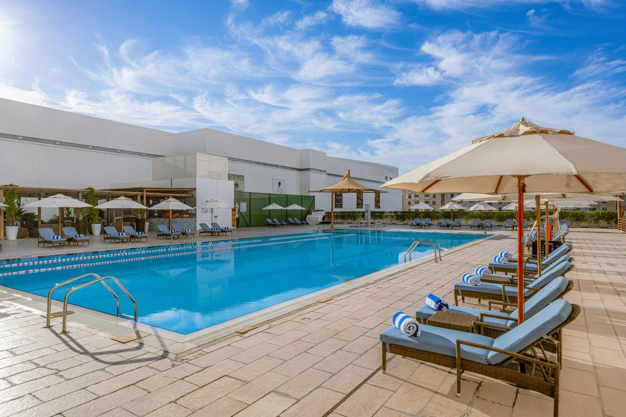 瑞汉希里罗塔纳酒店 艾因 外观 照片 The swimming pool at the hotel