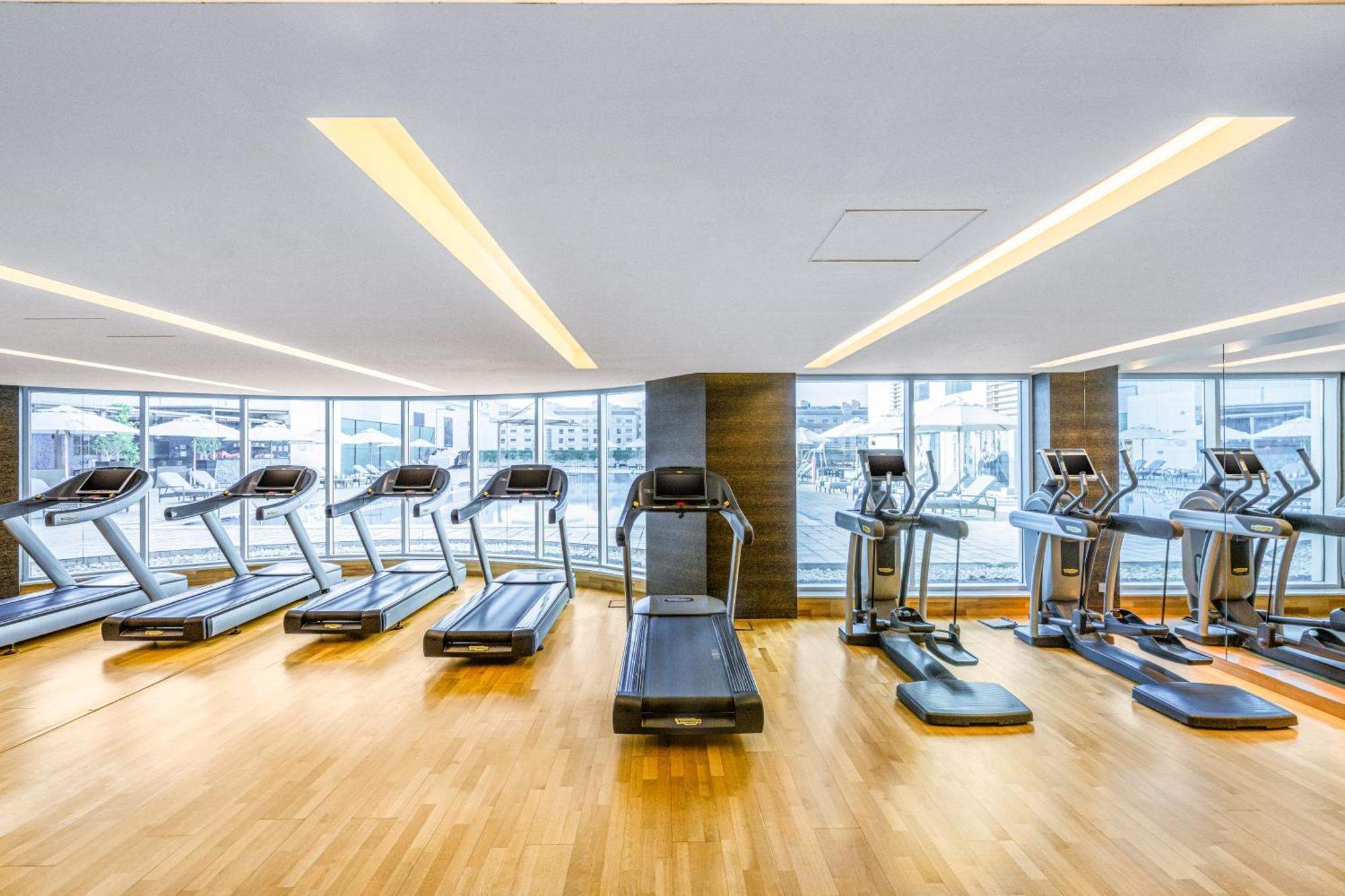 瑞汉希里罗塔纳酒店 艾因 外观 照片 The gym at the hotel