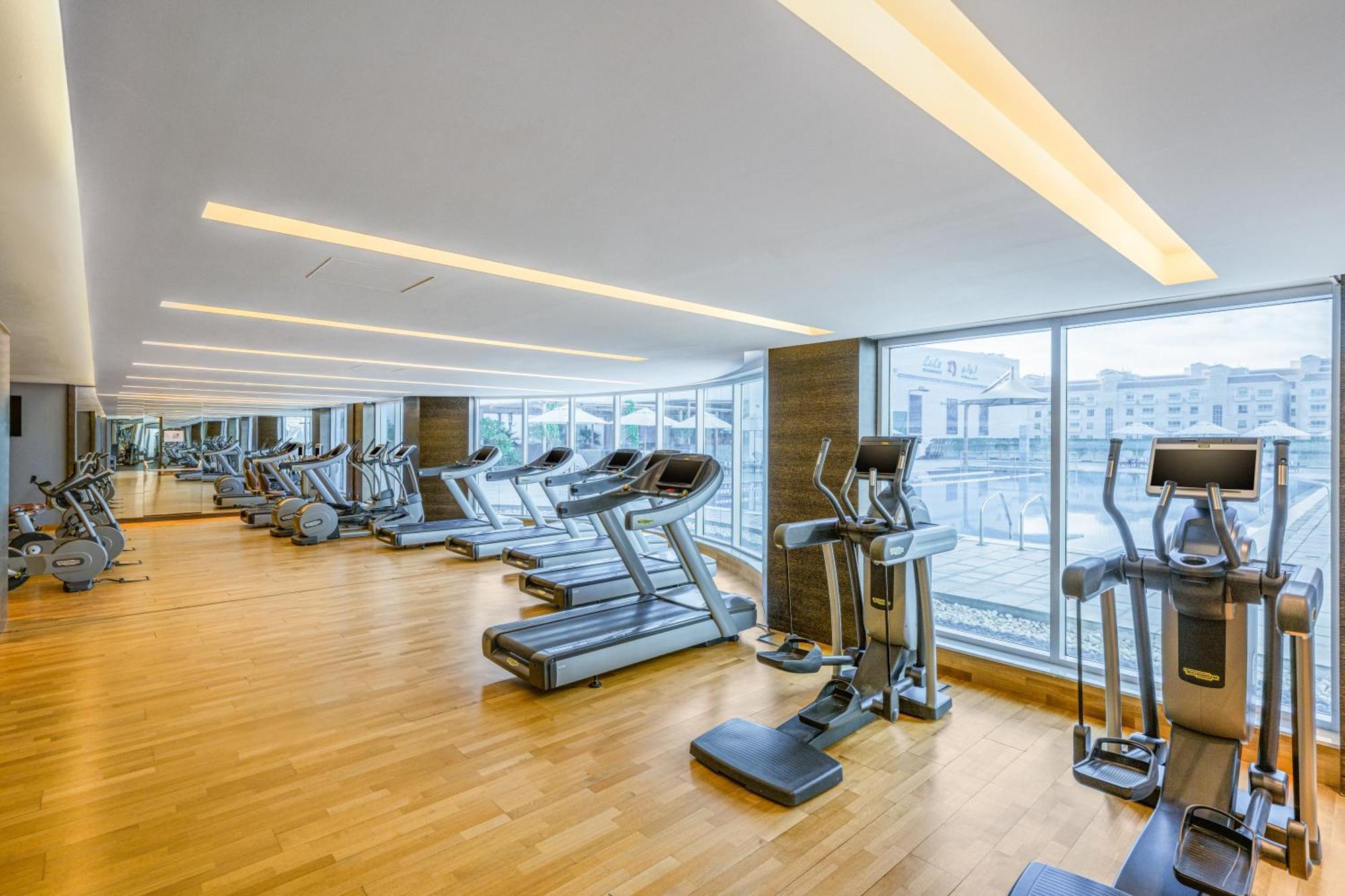 瑞汉希里罗塔纳酒店 艾因 外观 照片 The gym at the hotel