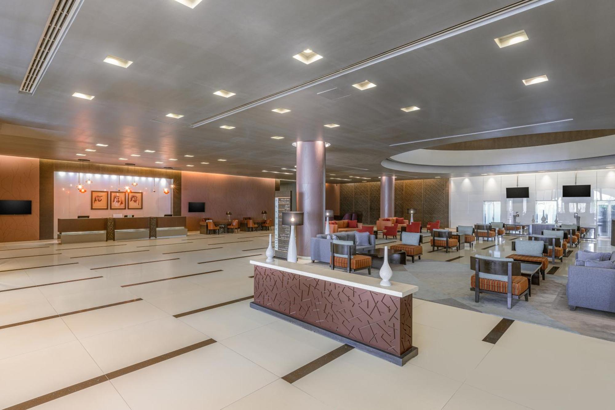 瑞汉希里罗塔纳酒店 艾因 外观 照片 The lounge at the airport