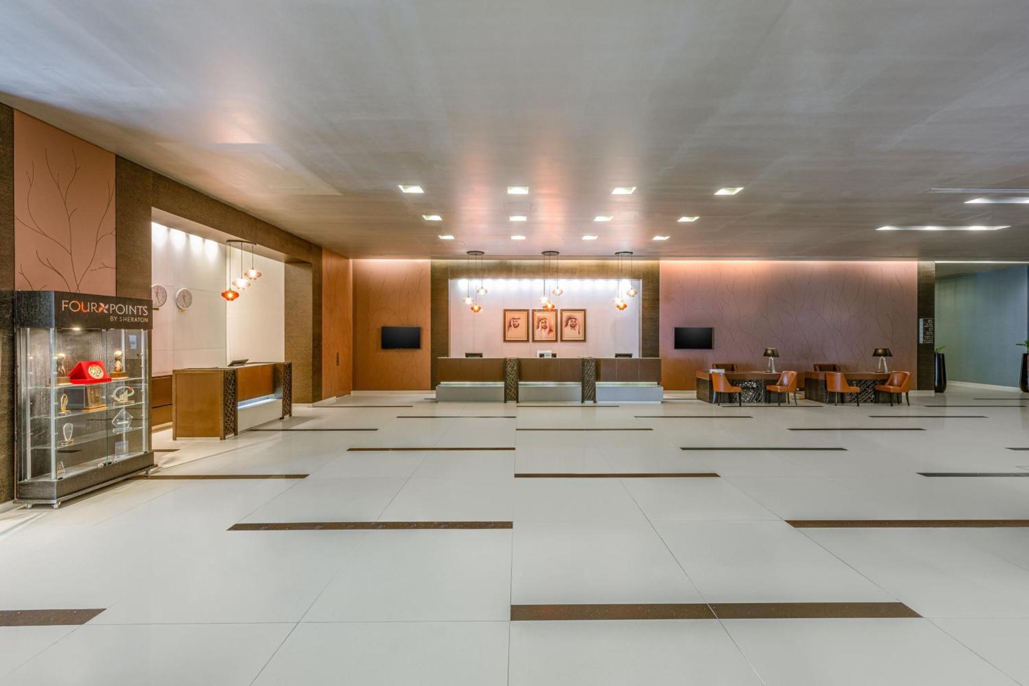 瑞汉希里罗塔纳酒店 艾因 外观 照片 The lobby of the hotel