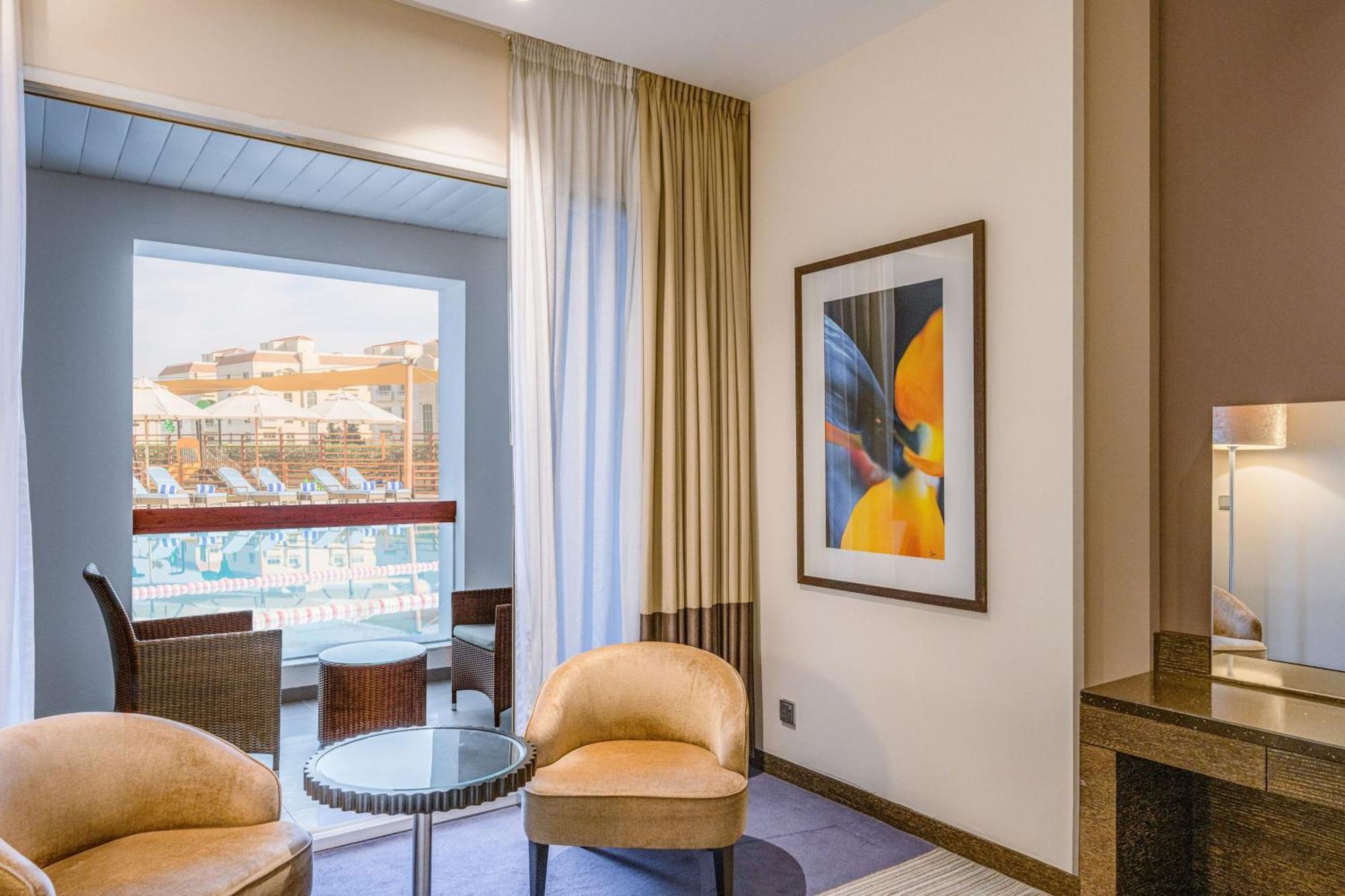 瑞汉希里罗塔纳酒店 艾因 外观 照片 A room at the hotel