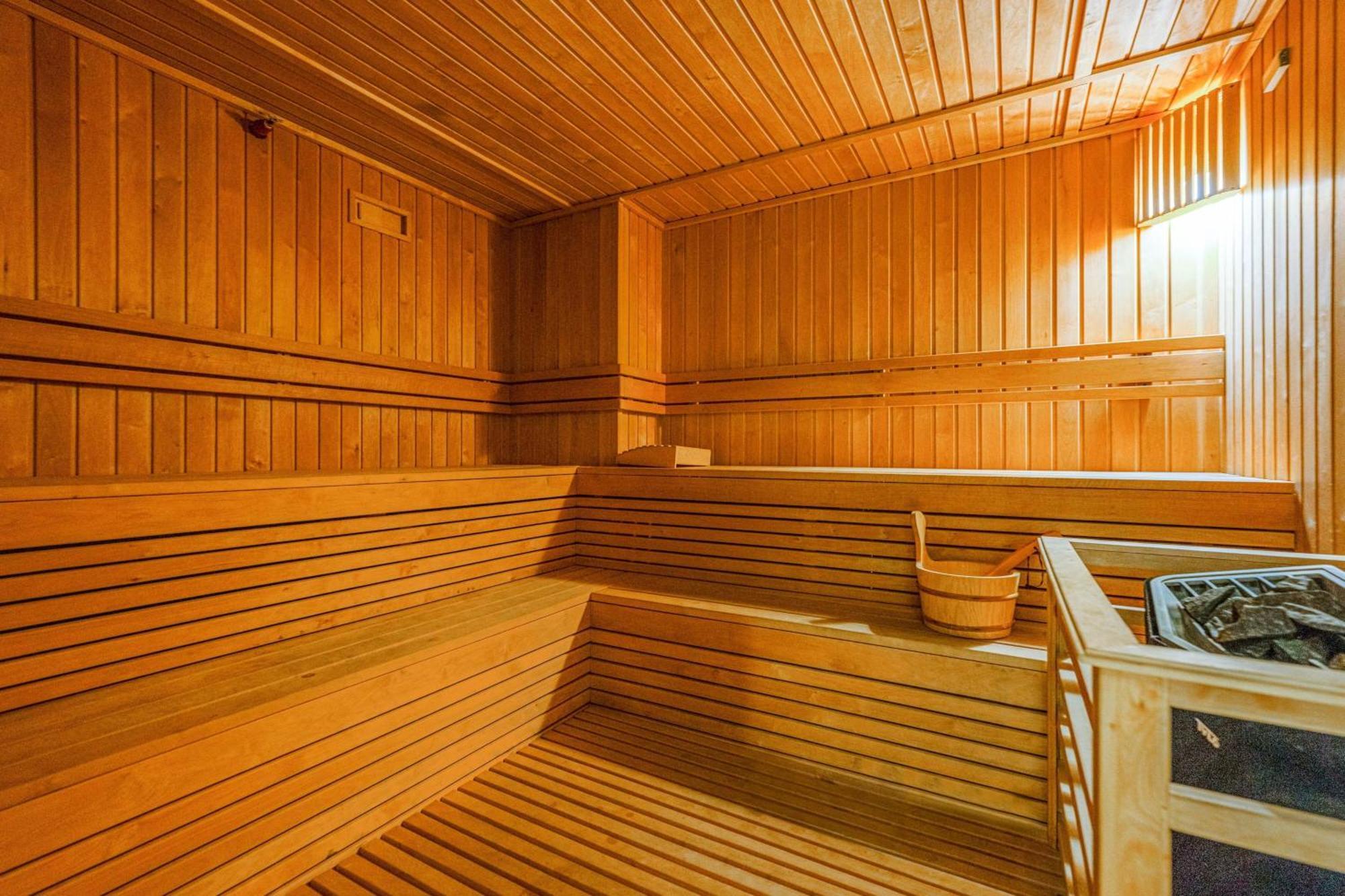 瑞汉希里罗塔纳酒店 艾因 外观 照片 A Finnish sauna