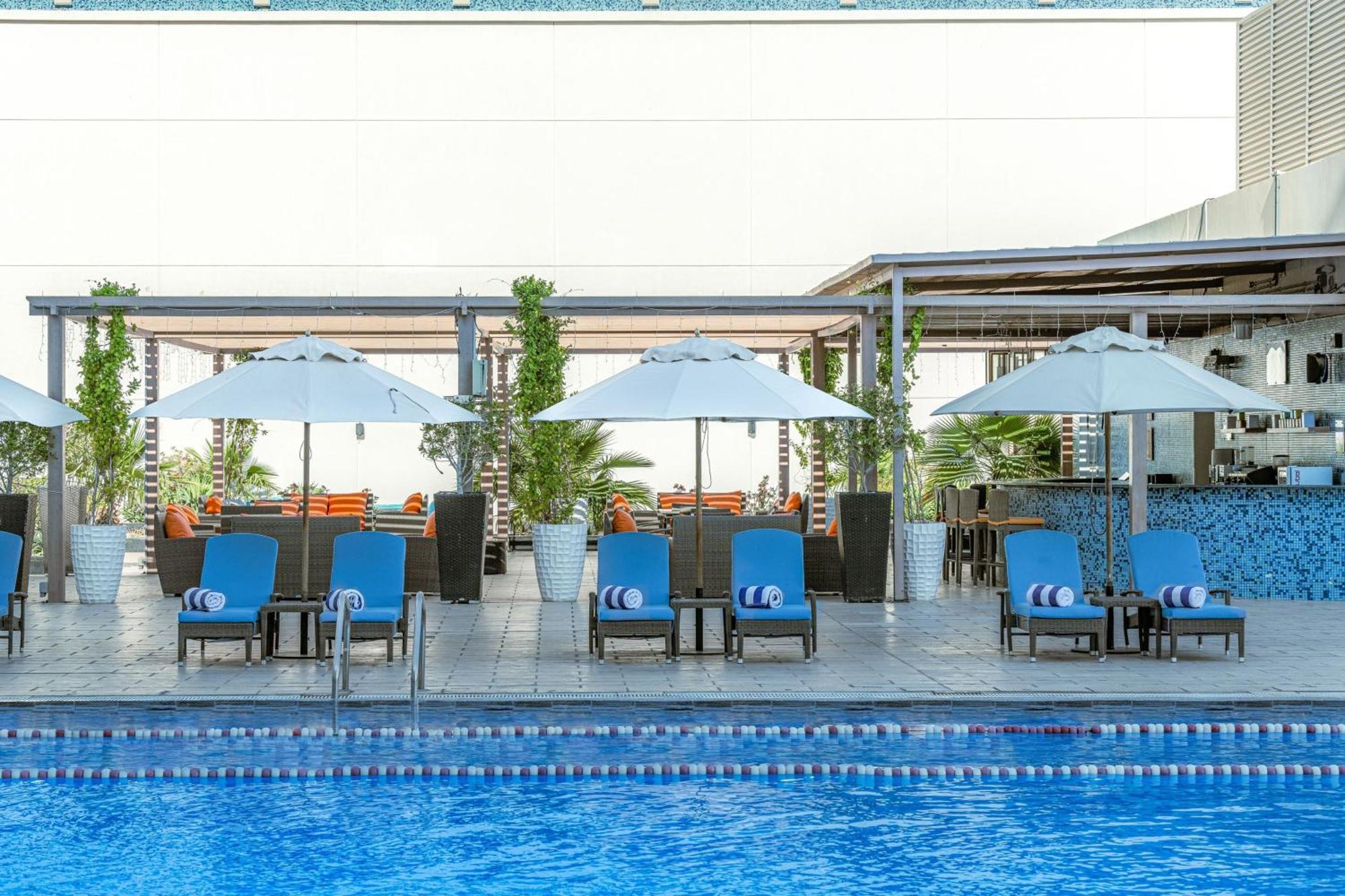 瑞汉希里罗塔纳酒店 艾因 外观 照片 The pool at the hotel