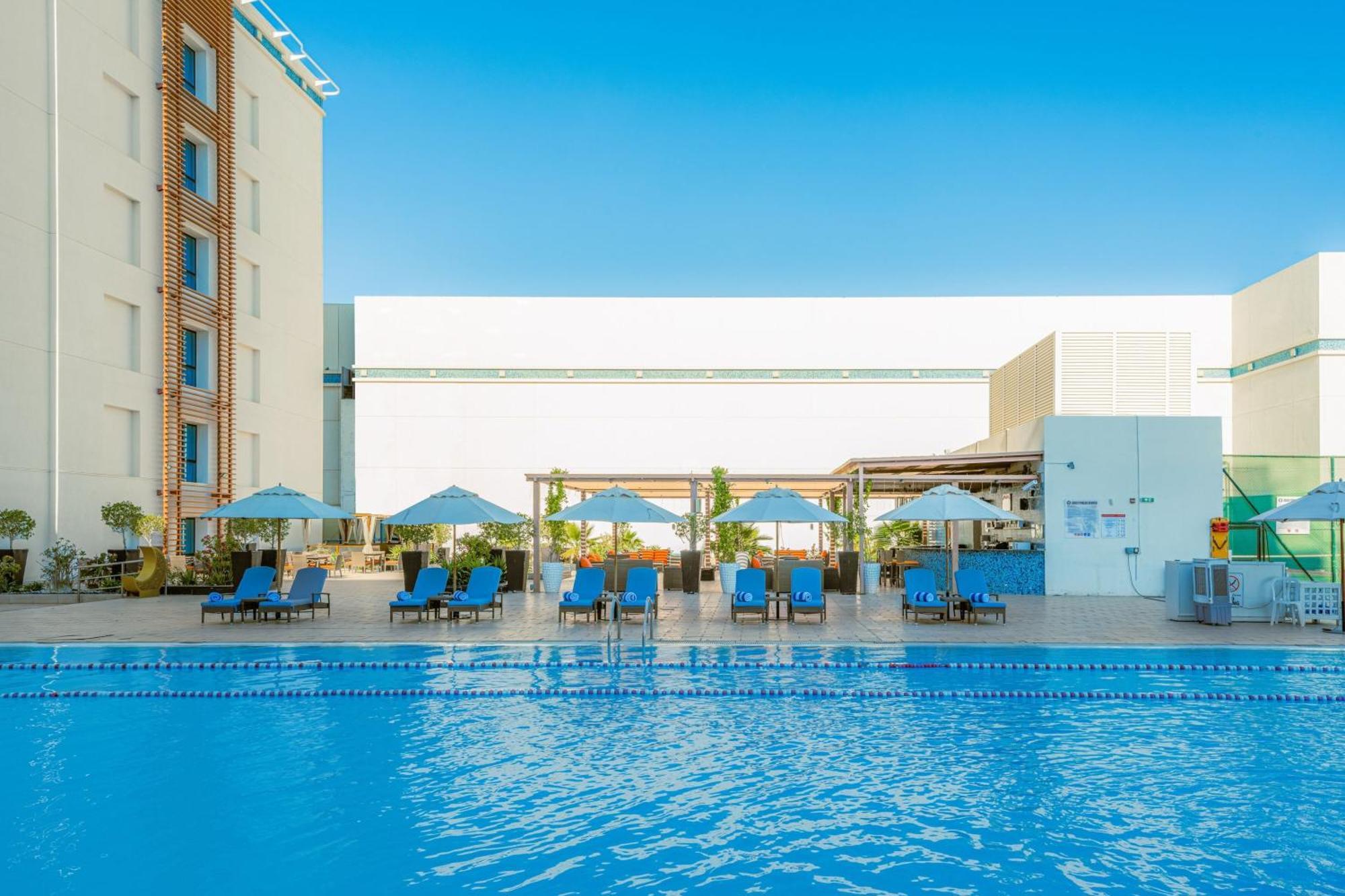 瑞汉希里罗塔纳酒店 艾因 外观 照片 The swimming pool at the hotel