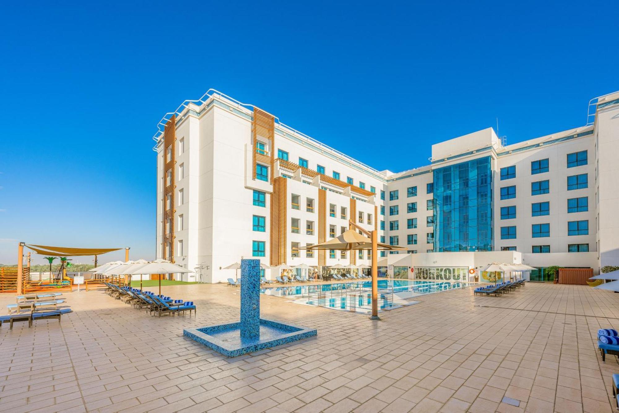 瑞汉希里罗塔纳酒店 艾因 外观 照片 The hotel's swimming pool